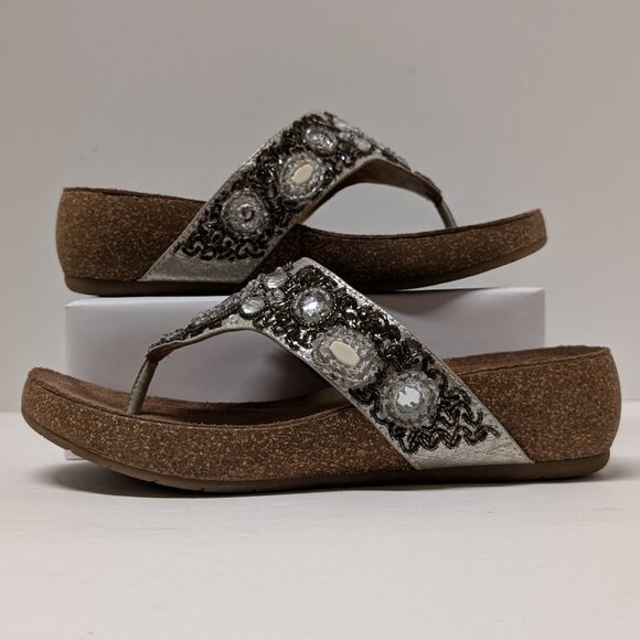 Comfortiva Sade Platform Beaded Sandals - Picture 6 of 14